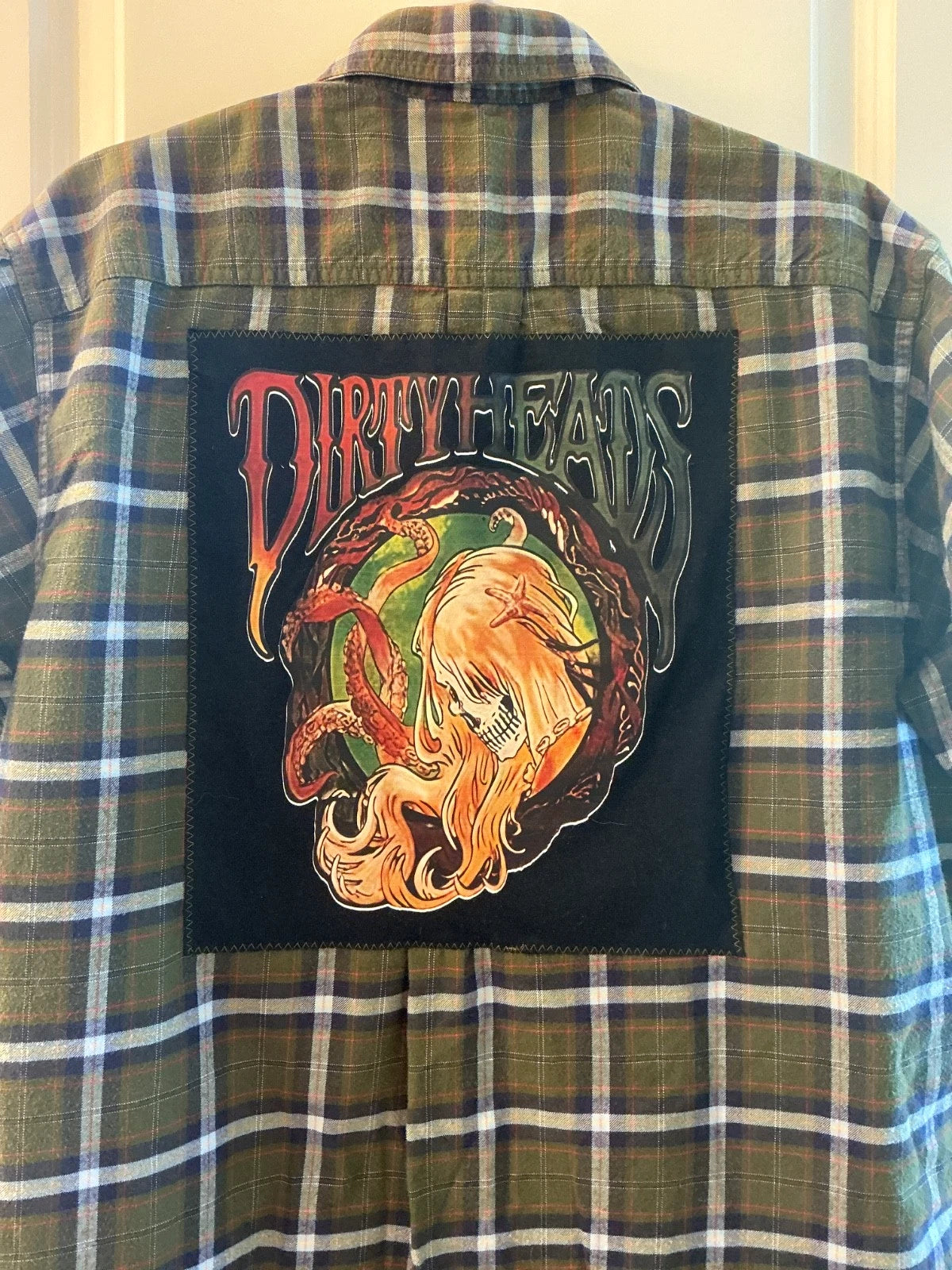 DIRTY HEADS UP-CYCLED SHORT BUTTON DOWN