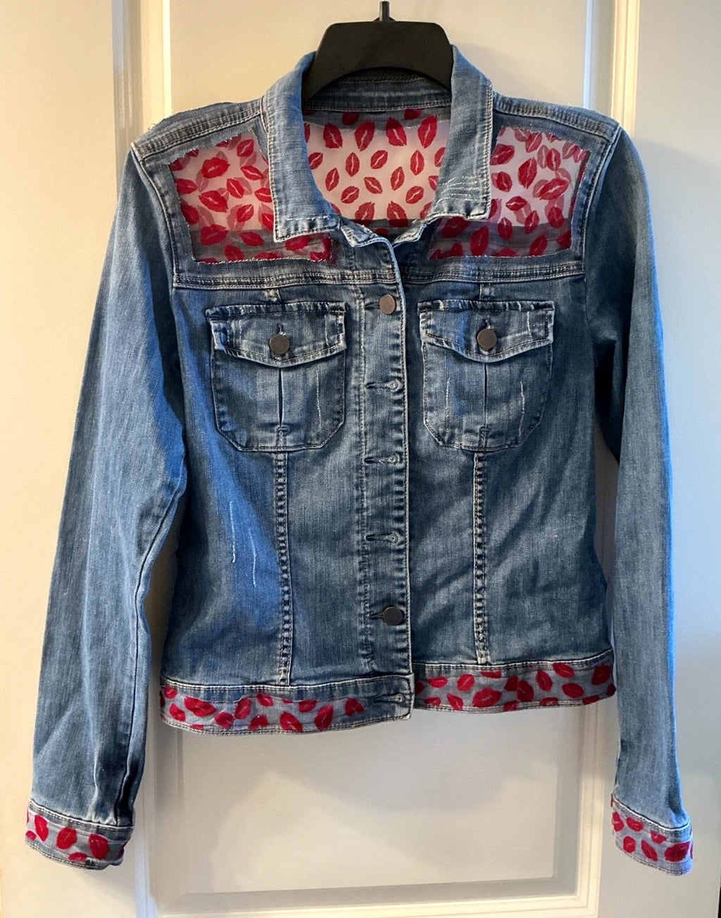RED LIPS LACE CUT-OUTS DENIM TRUCKER JEAN JACKETS