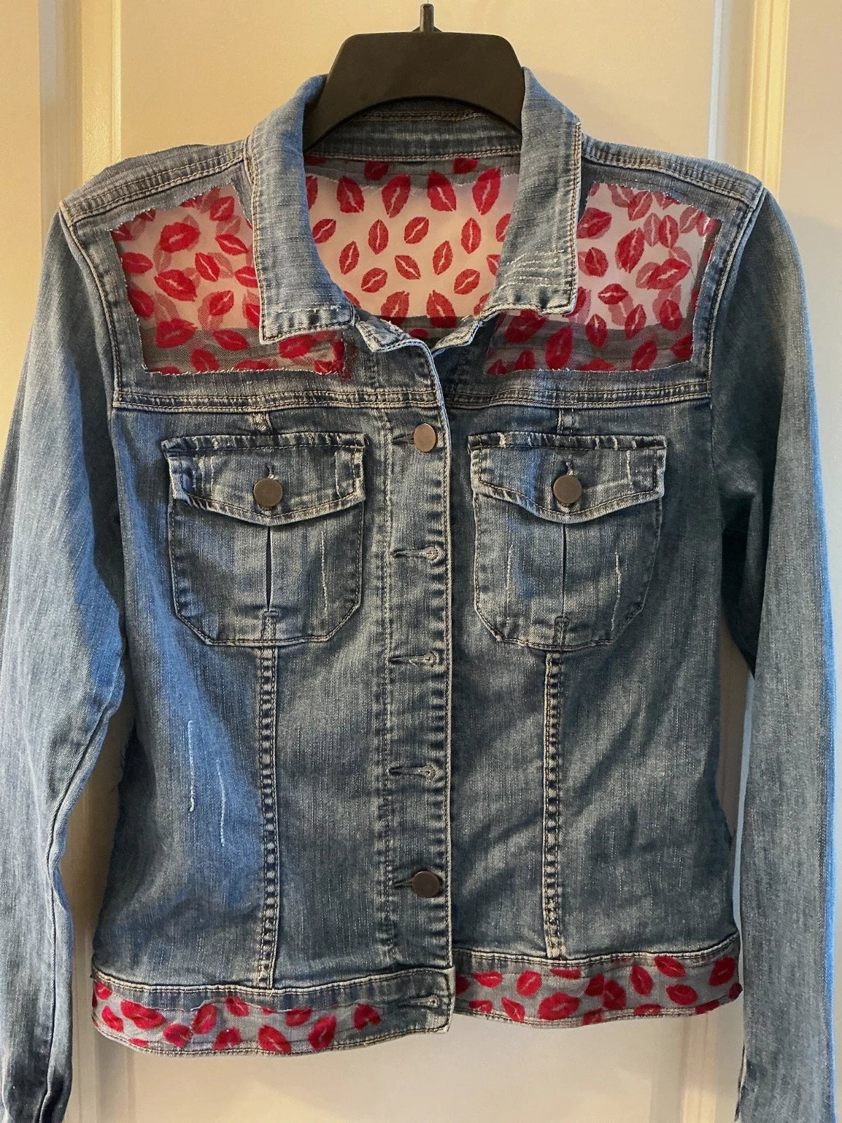 RED LIPS LACE CUT-OUTS DENIM TRUCKER JEAN JACKETS