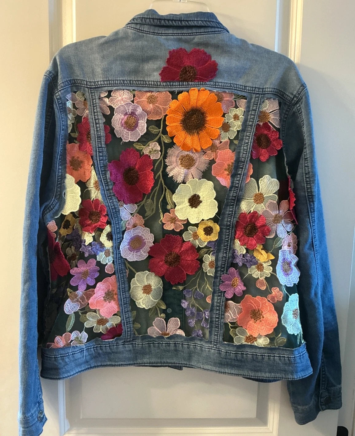 BIG FLOWERS LACE CUT-OUTS DENIM TRUCKER JEAN JACKETS (Copy)