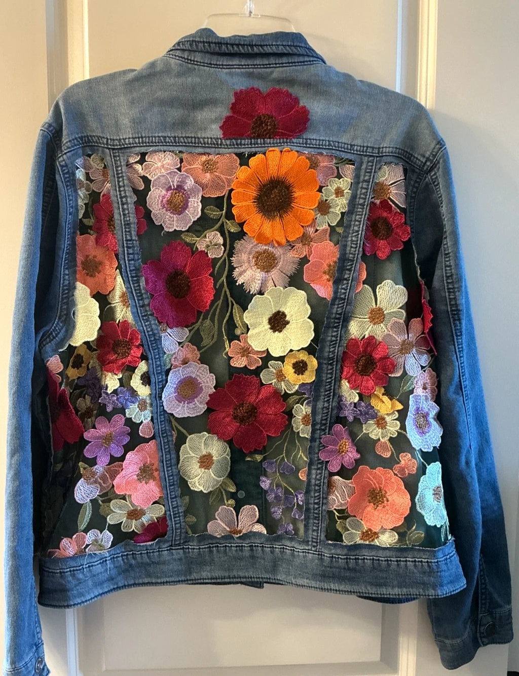 BIG FLOWERS LACE CUT-OUTS DENIM TRUCKER JEAN JACKETS (Copy)