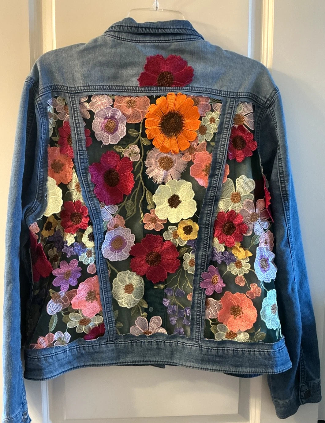 BIG FLOWERS LACE CUT-OUTS DENIM TRUCKER JEAN JACKETS (Copy)